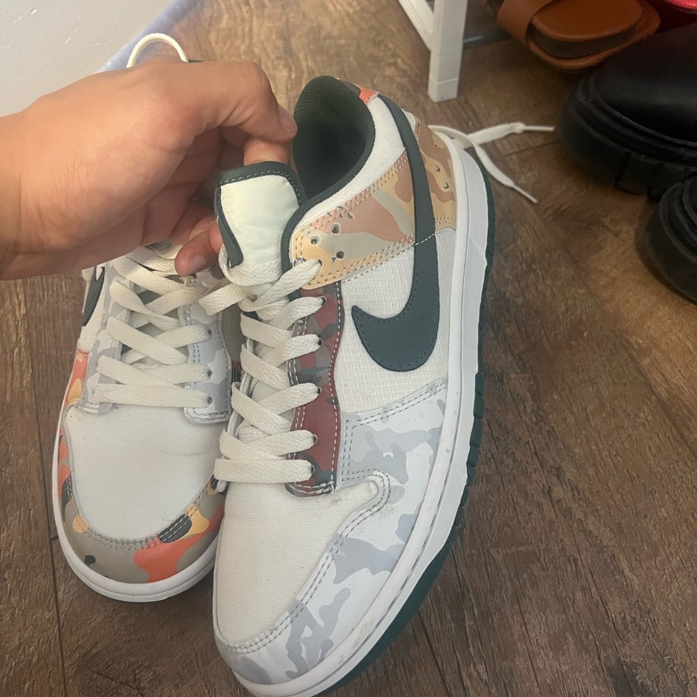 Nike Dunk Low SE
Sail Multi-Camo